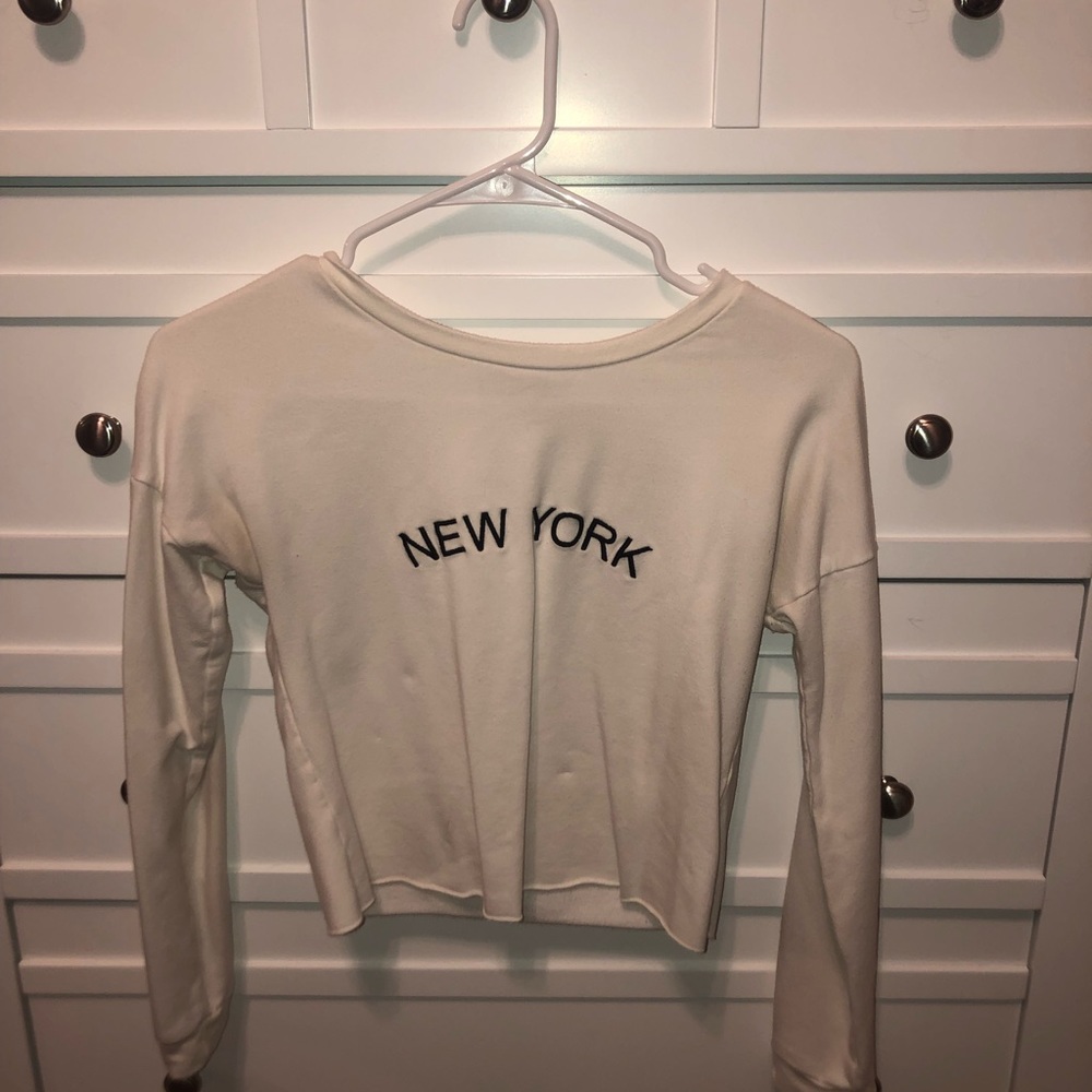 white “new york” long sleeve crop top